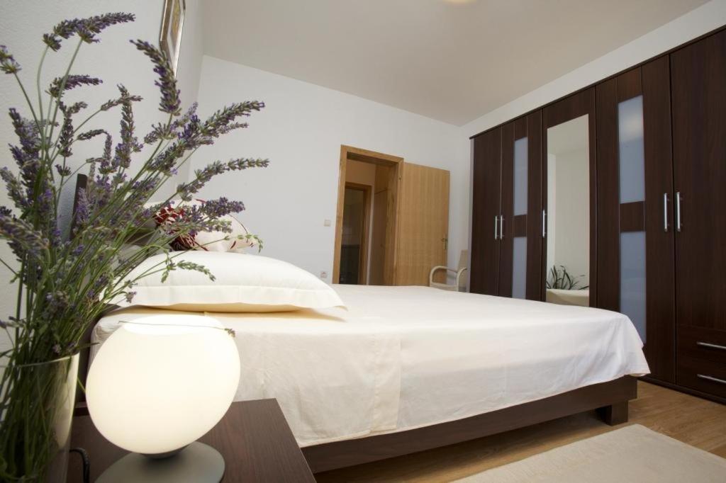 Apartments Grlica Sutivan Pokoj fotografie